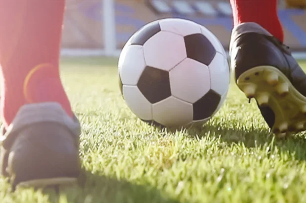 Över en miljon svenskar är intresserade av att följa Fotbolls-EM/VM på plats